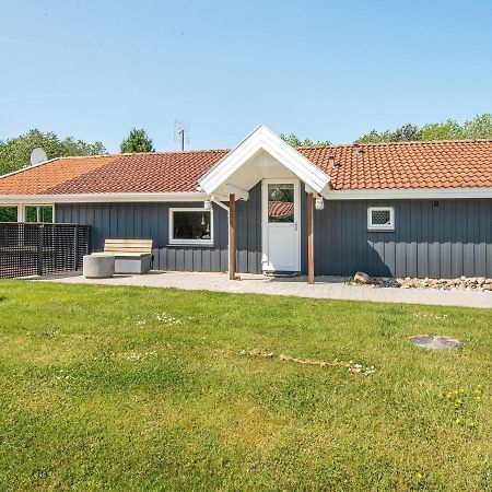 8 Person Holiday Home In Hejls Экстерьер фото