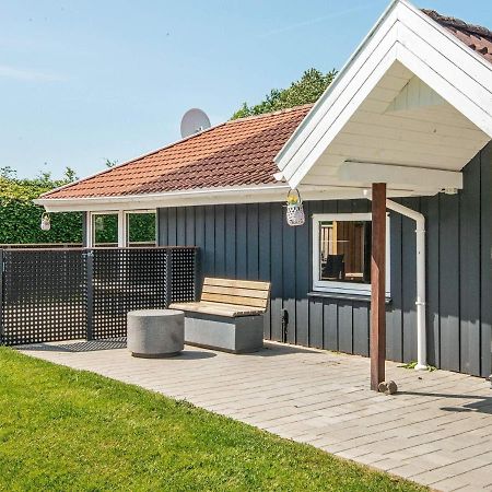 8 Person Holiday Home In Hejls Экстерьер фото