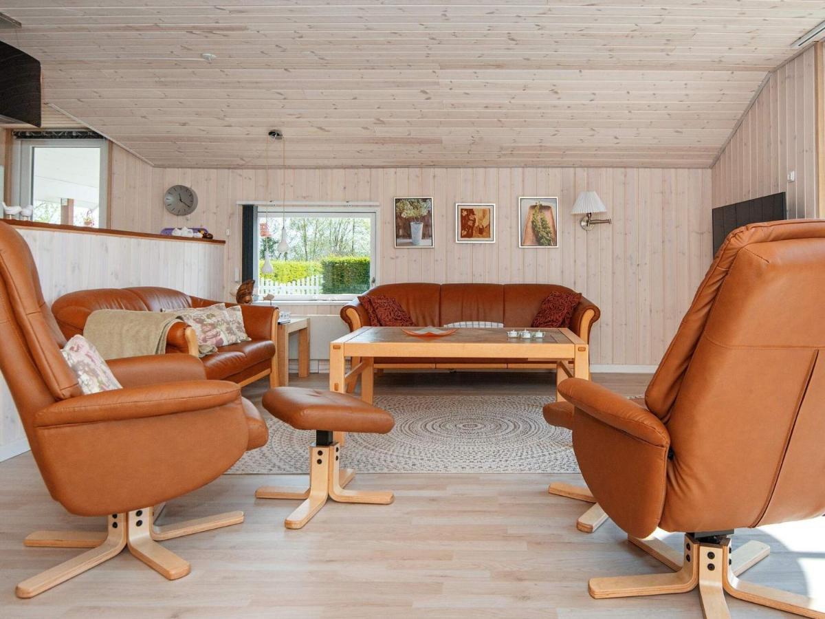 8 Person Holiday Home In Hejls Экстерьер фото