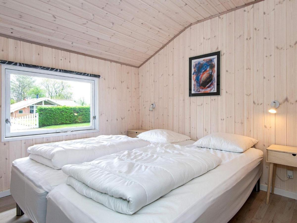 8 Person Holiday Home In Hejls Экстерьер фото