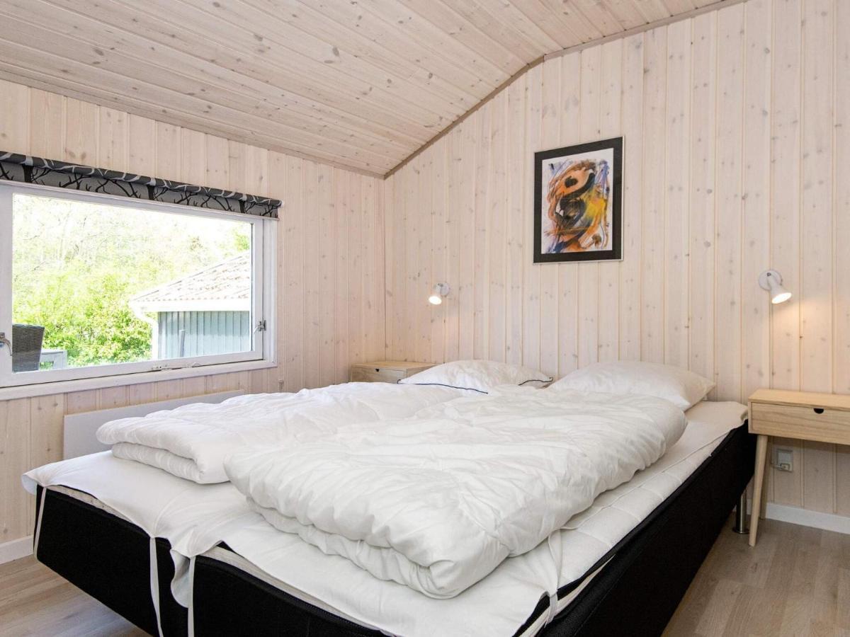 8 Person Holiday Home In Hejls Экстерьер фото