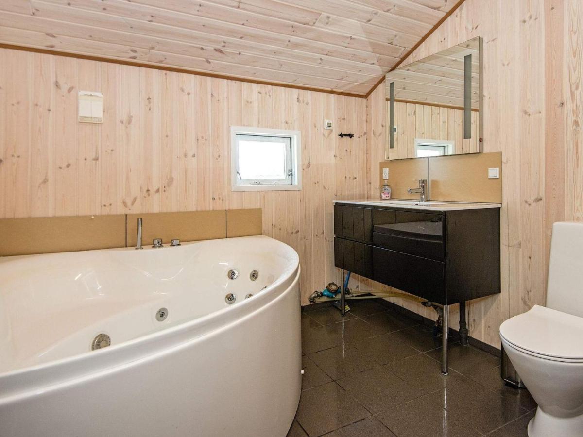 8 Person Holiday Home In Hejls Экстерьер фото