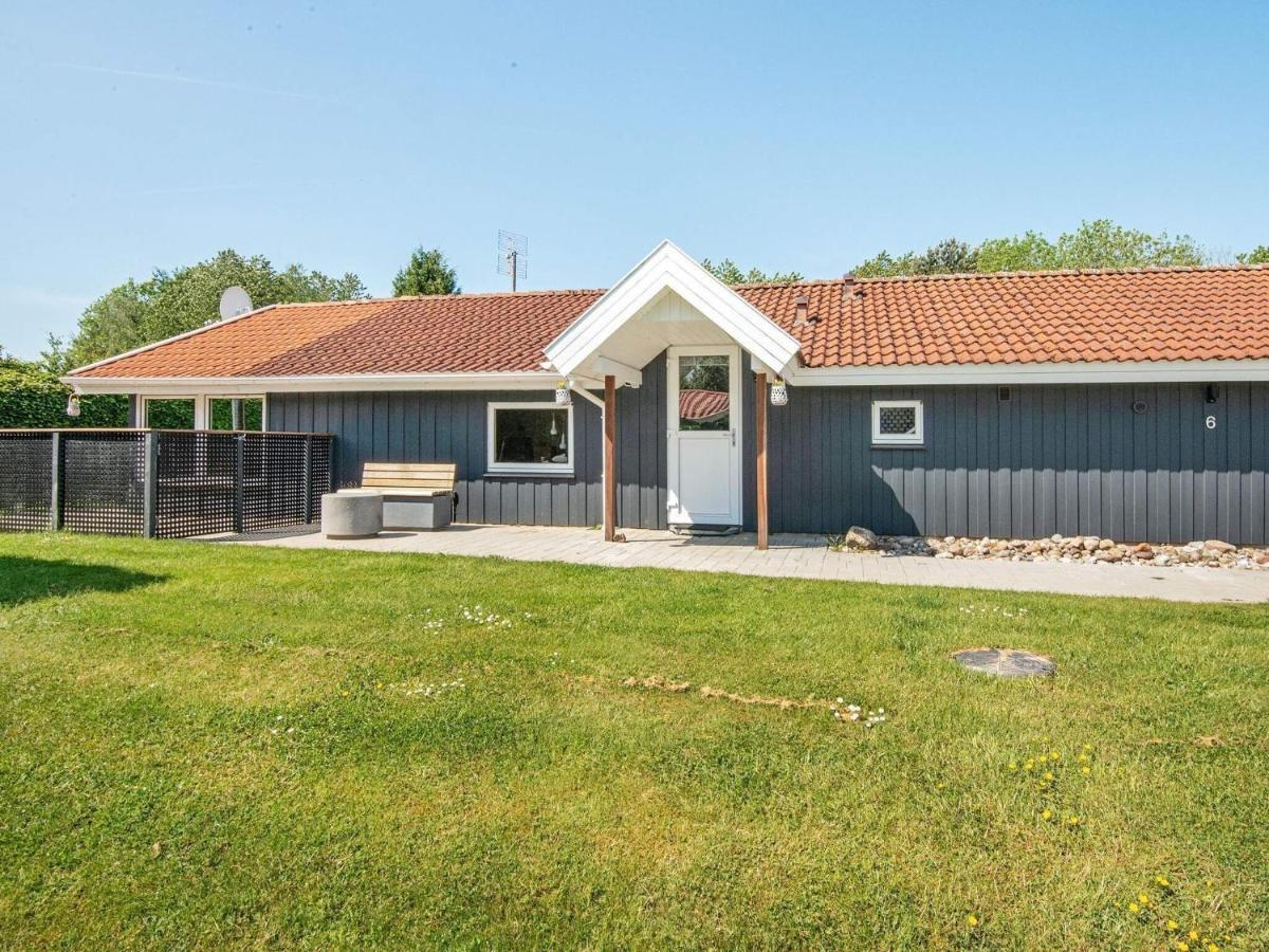 8 Person Holiday Home In Hejls Экстерьер фото