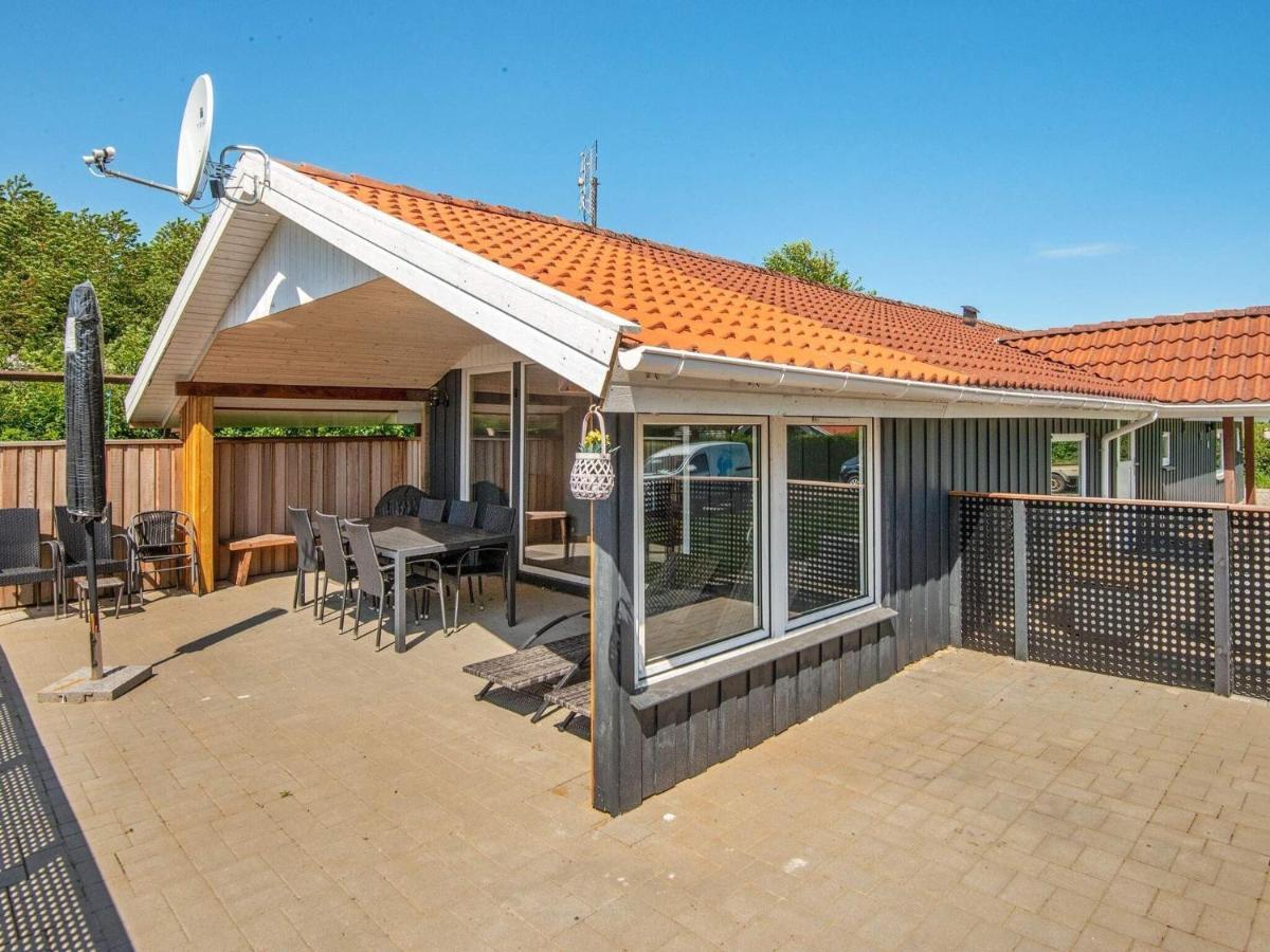 8 Person Holiday Home In Hejls Экстерьер фото