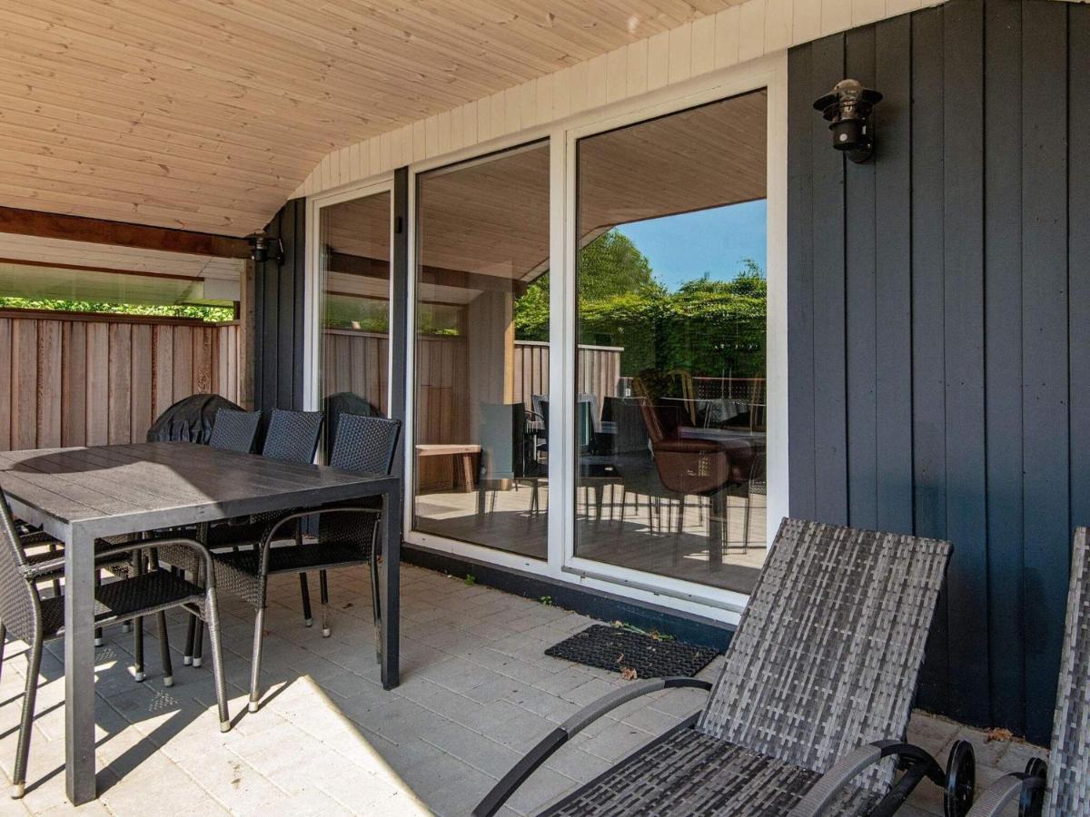 8 Person Holiday Home In Hejls Экстерьер фото