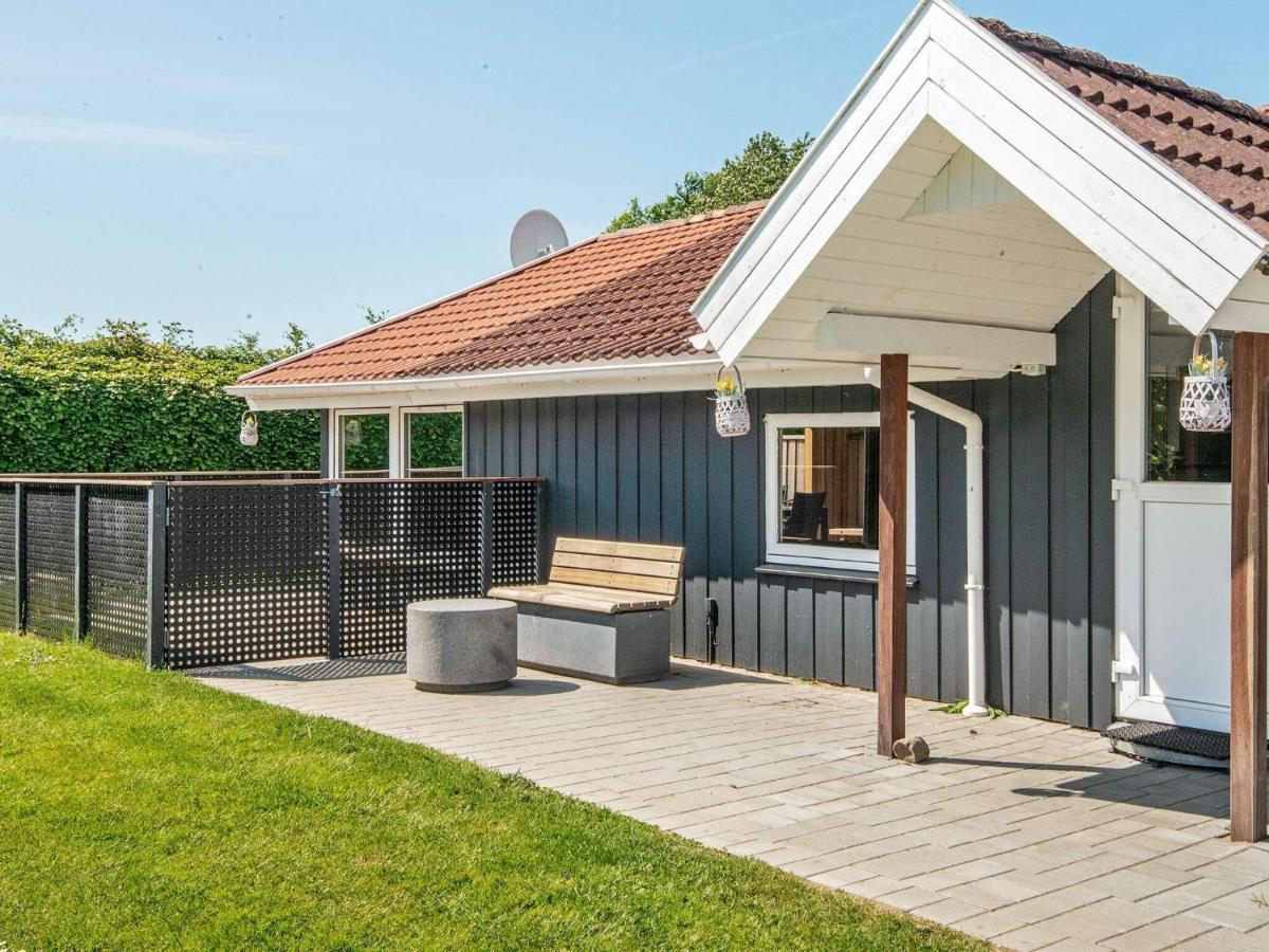 8 Person Holiday Home In Hejls Экстерьер фото