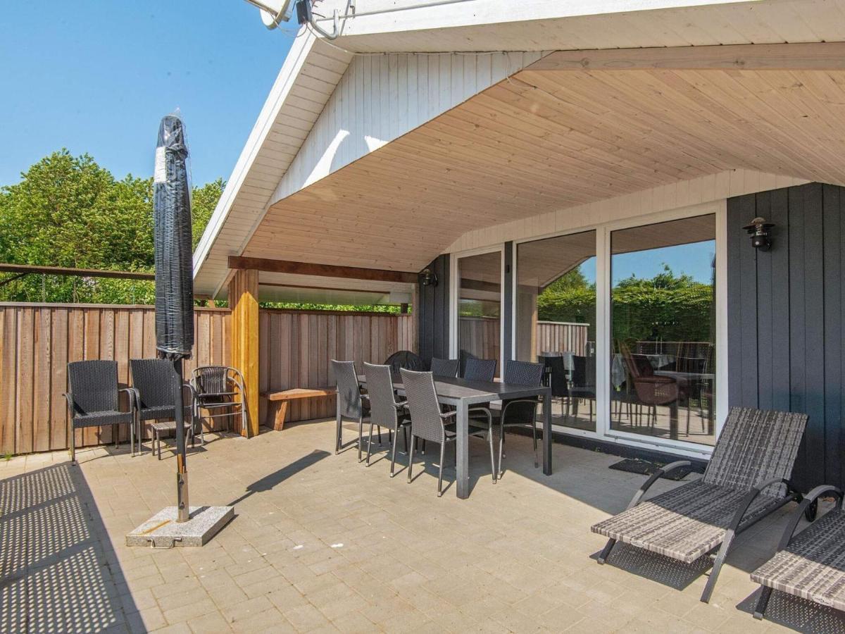 8 Person Holiday Home In Hejls Экстерьер фото